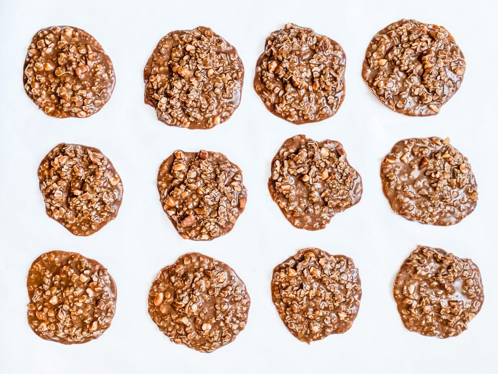 No-Bake PB Chocolate Oatmeal&nbsp;Cookies